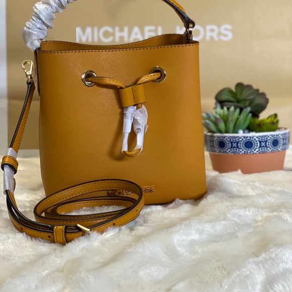 Authentic Michael kors - Picture 2 of 3